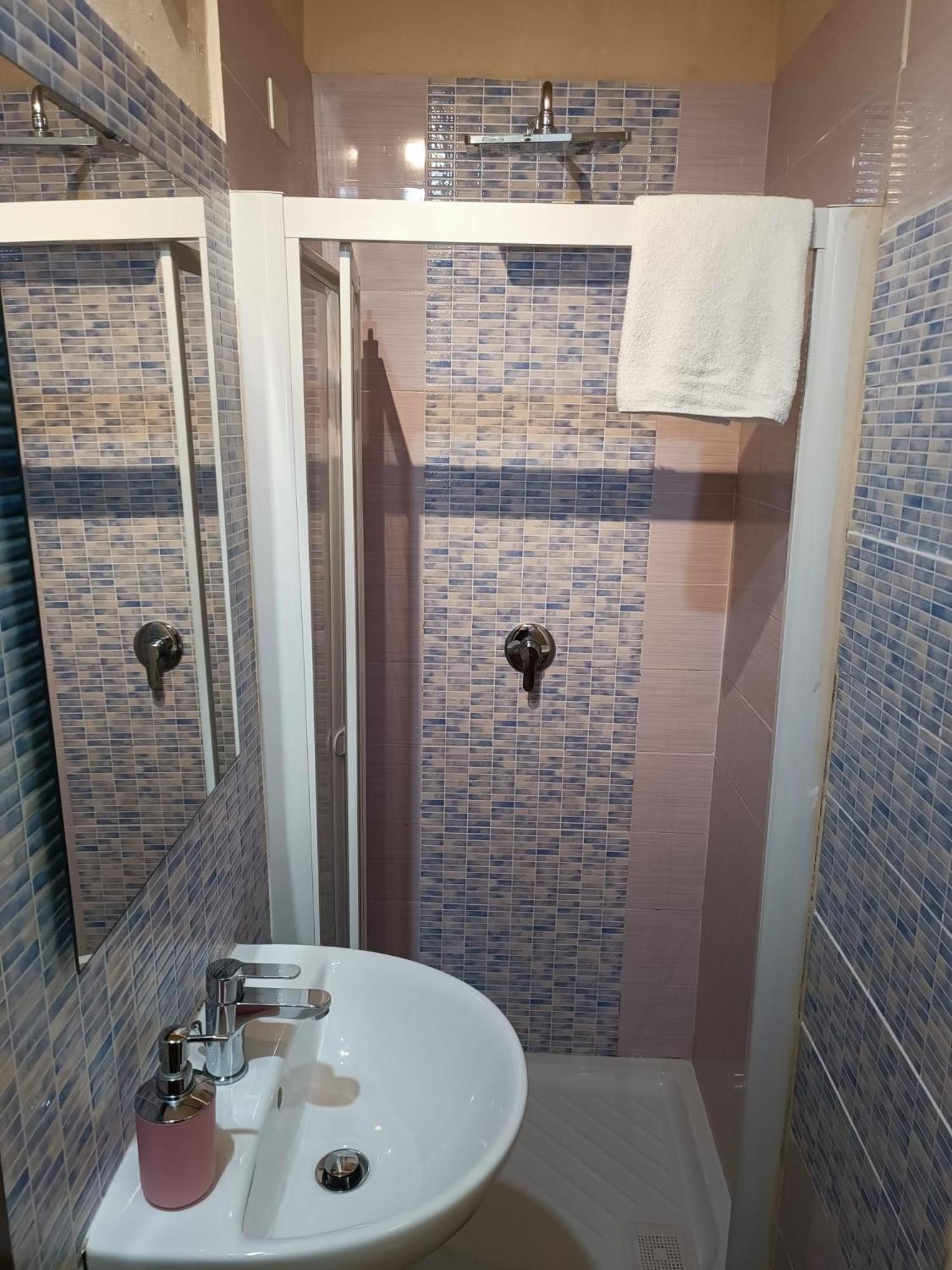 Hotel Smile Tower House Pisa Esterno foto